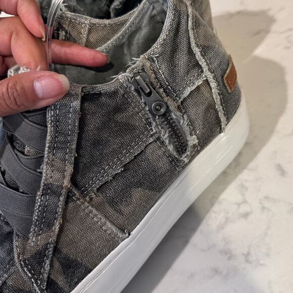 Blowfish Malibu Mamba Wedge Sneaker camo gray size 9  casual canvas side zip - Picture 8 of 9